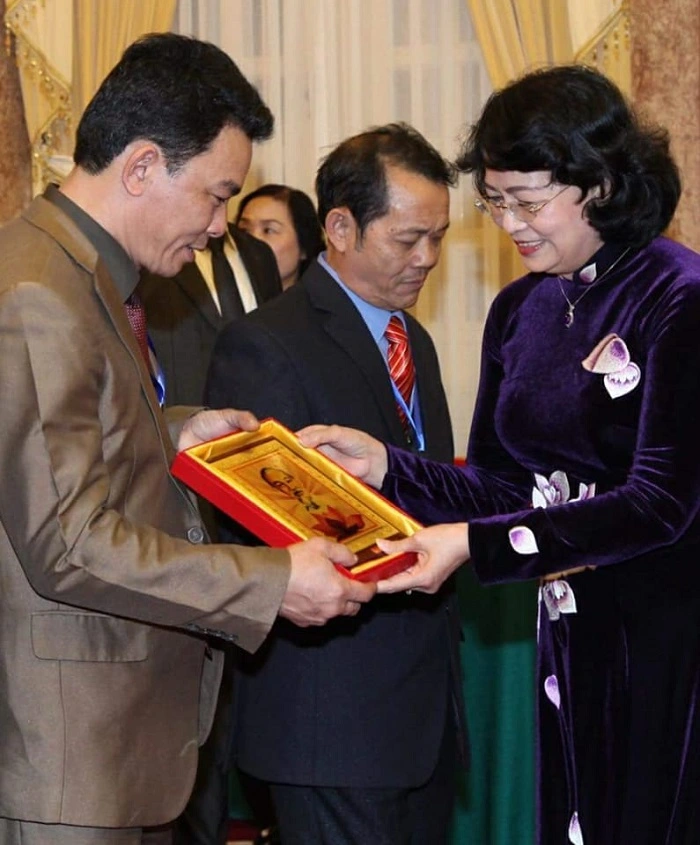 Về chúng tôi